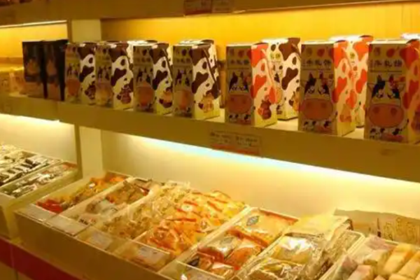 闲品屋休闲食品加盟电话是多少?便捷方式随时可沟通